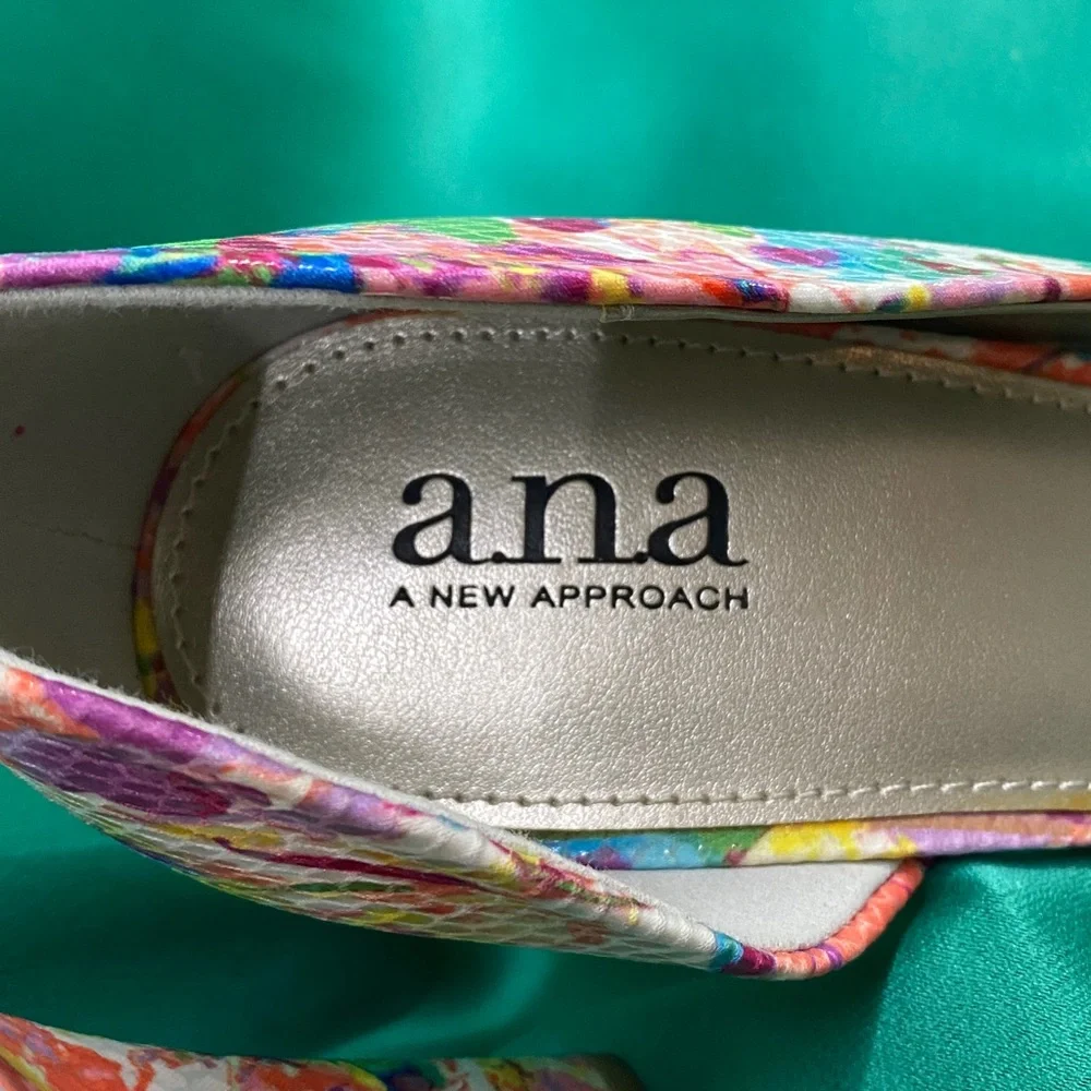 a.n.a Multi-color Floral w/Snakeskin Texture Pointed-Toe 4” Heels—Size 9M